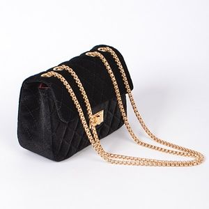 Quilted small chain velvety clutch bag